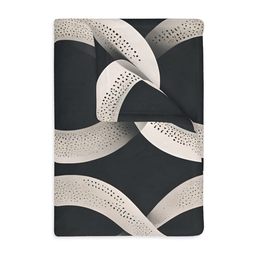 Black and White Wavey Pattern Velveteen Microfiber Blanket (Two-sided print)