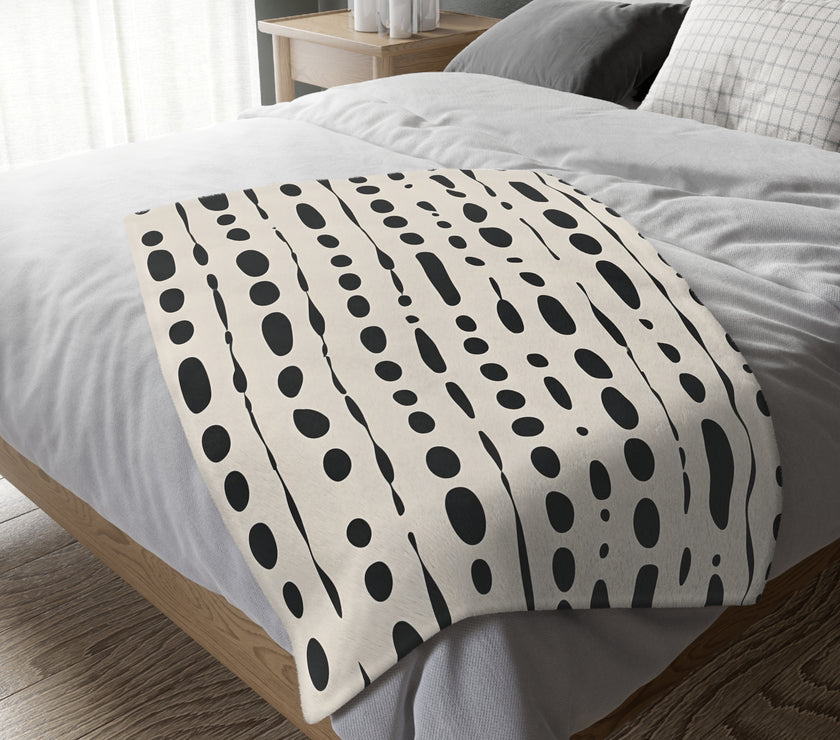 Black and White Dotted Velveteen Microfiber Blanket (Two-sided print)