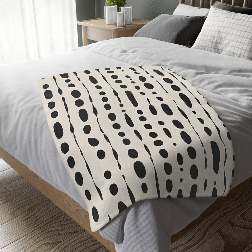 Black and White Dotted Velveteen Microfiber Blanket (Two-sided print)