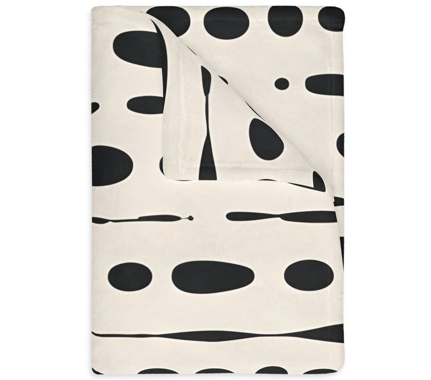 Black and White Dotted Velveteen Microfiber Blanket (Two-sided print)
