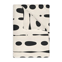 Black and White Dotted Velveteen Microfiber Blanket (Two-sided print)
