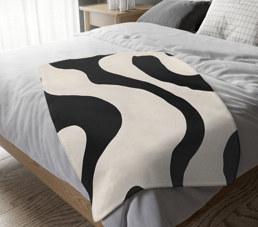 Black and White Velveteen Microfiber Blanket (Two-sided print)